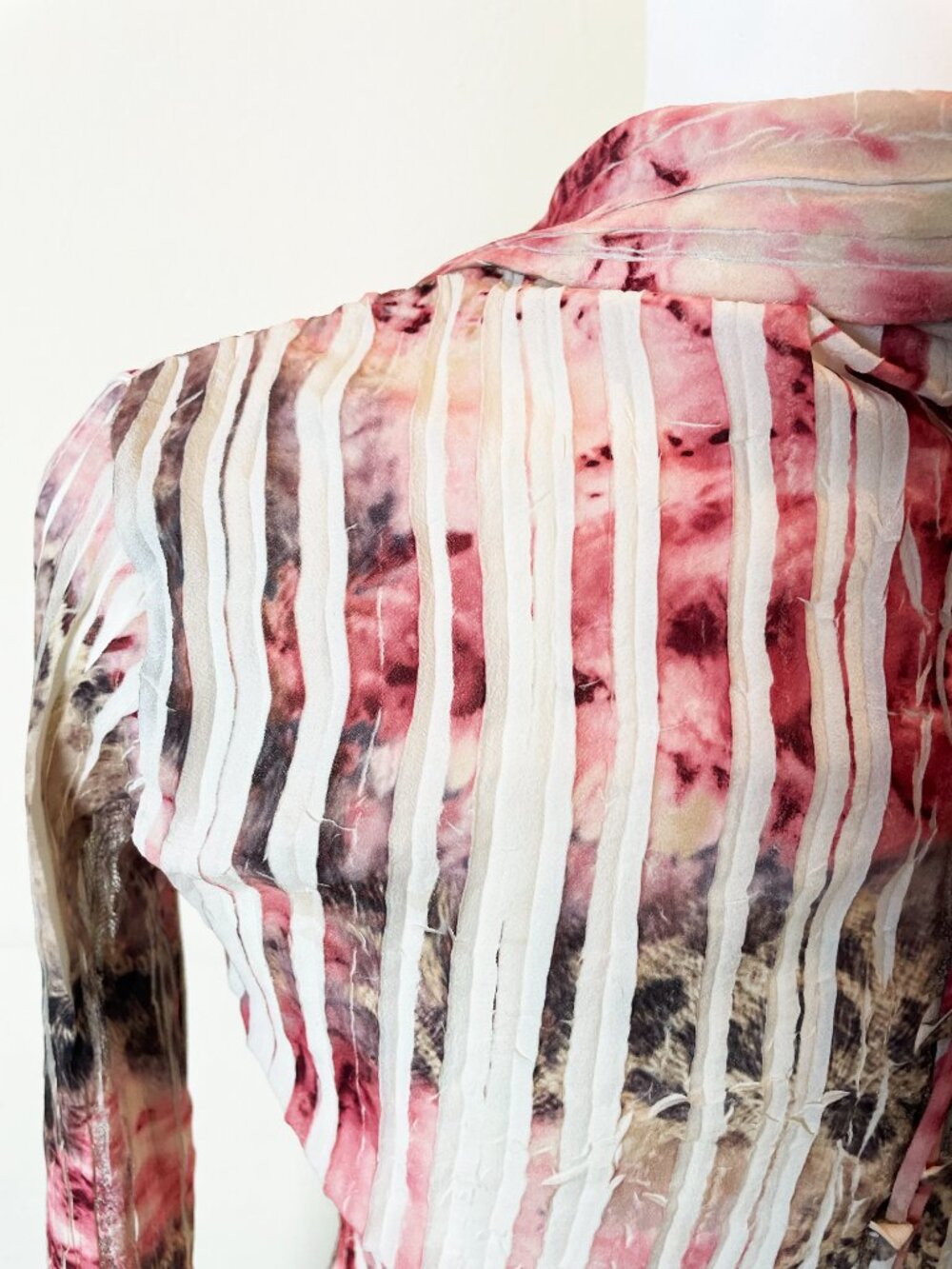 Vintage CACHÉ Y2K Pleated Floral & Animal Print Blouse Lightweight | Size S EUC - Picture 9 of 14